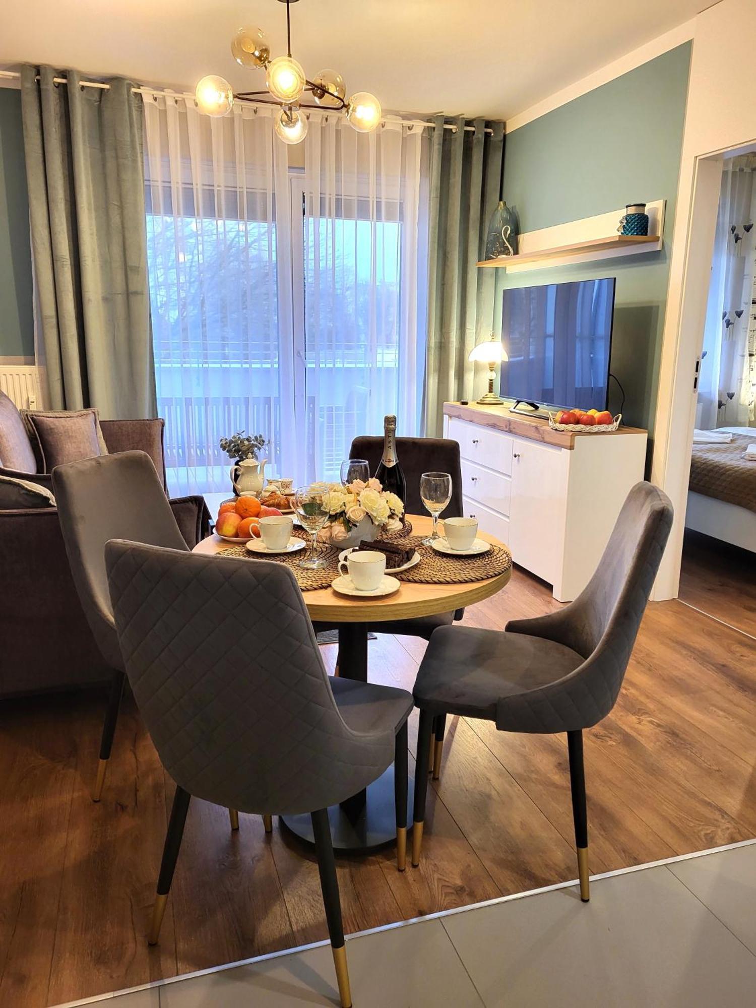 Miodowy Dom Exspanse Apartament 2 Lub 3 Pokoje Z Tarasem I Parkingiem Kolobrzeg Dış mekan fotoğraf